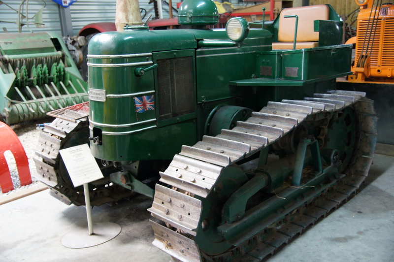 Vieilles-mecaniques-musee-atelier-tracteurs-chenilles_1