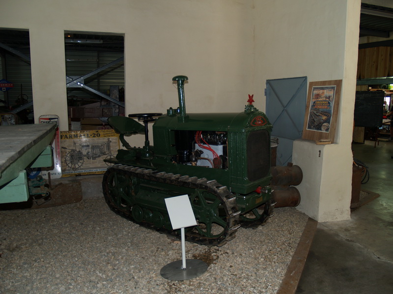 Vieilles-mecaniques-musee-atelier-tracteurs-chenilles_5